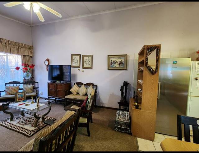 2 BEDROOM TOWNHOUSE FOR SALE IN CLARINA